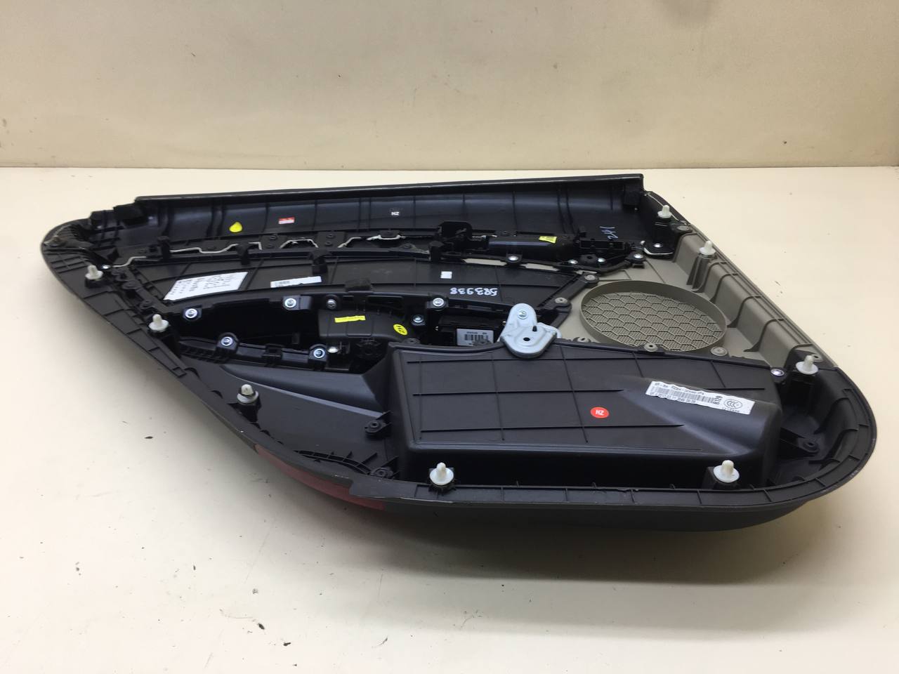 Обшивка двери задней правой Hyundai i40 (VF) 2011>