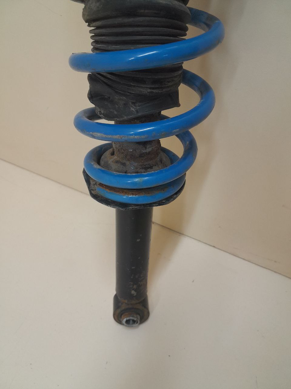 Амортизатор задний Nissan Almera Classic (B10) 2006-2013