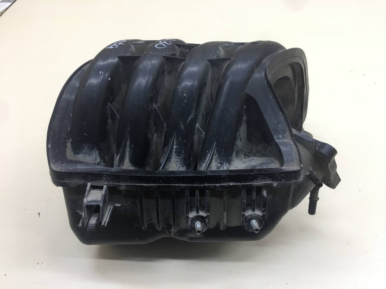 Коллектор впускной Lada Granta 2011>