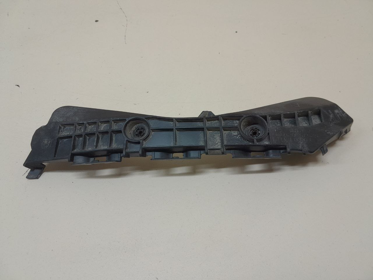 Кронштейн заднего бампера правый Toyota Auris (E150) 2006-2012
