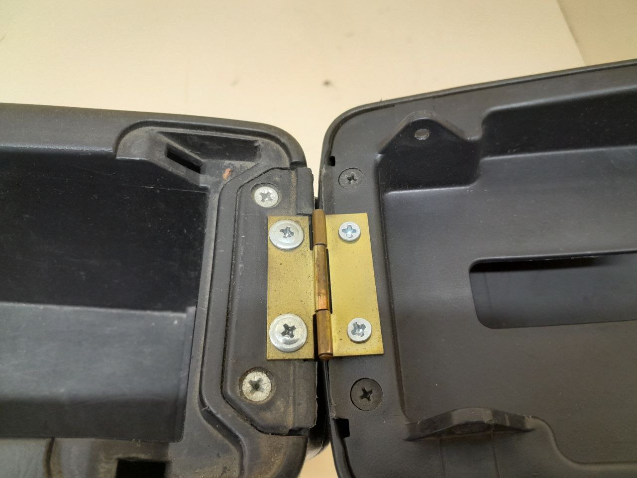 Консоль центральная Nissan Almera (N16) 2000-2006 Консоль центральная Nissan Almera (N16) 2000-2006