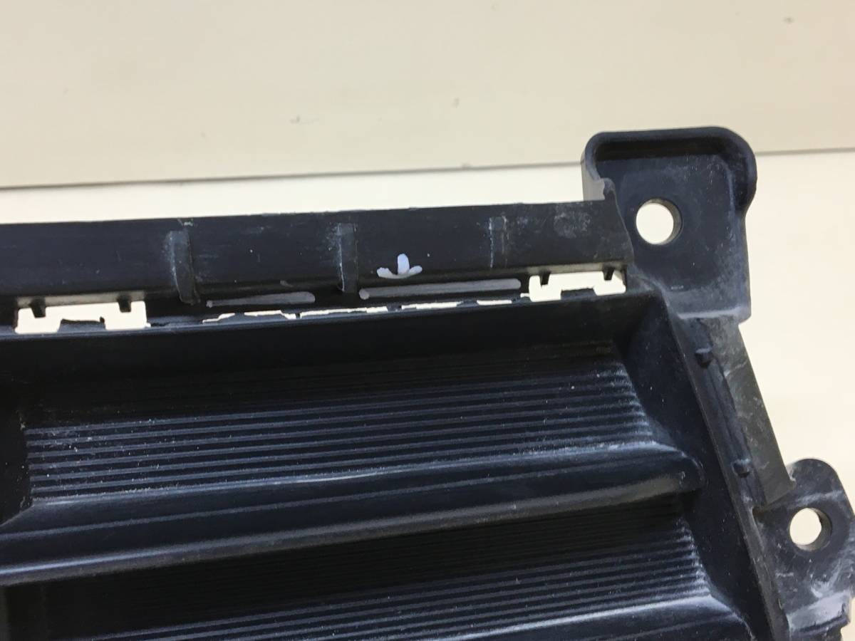 Решетка в бампер центральная Kia Seltos 2019>