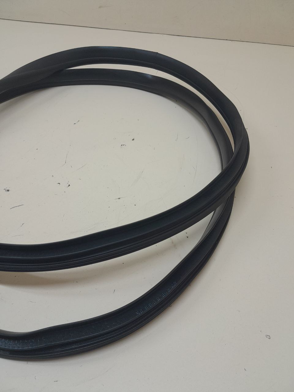 Уплотнитель проема двери передней правой Lada Vesta 2015>