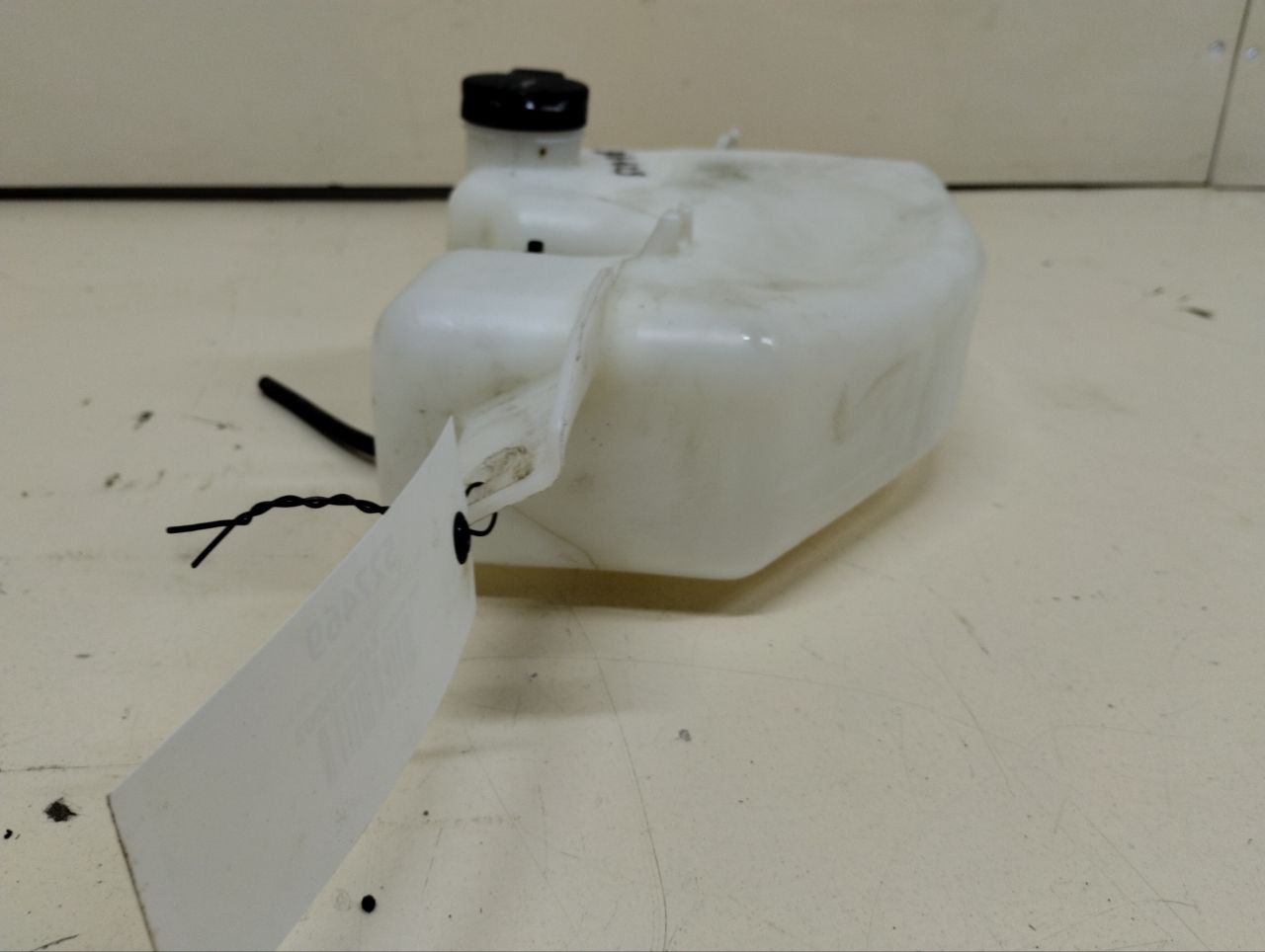 Бачок омывателя Lada Vesta 2015>