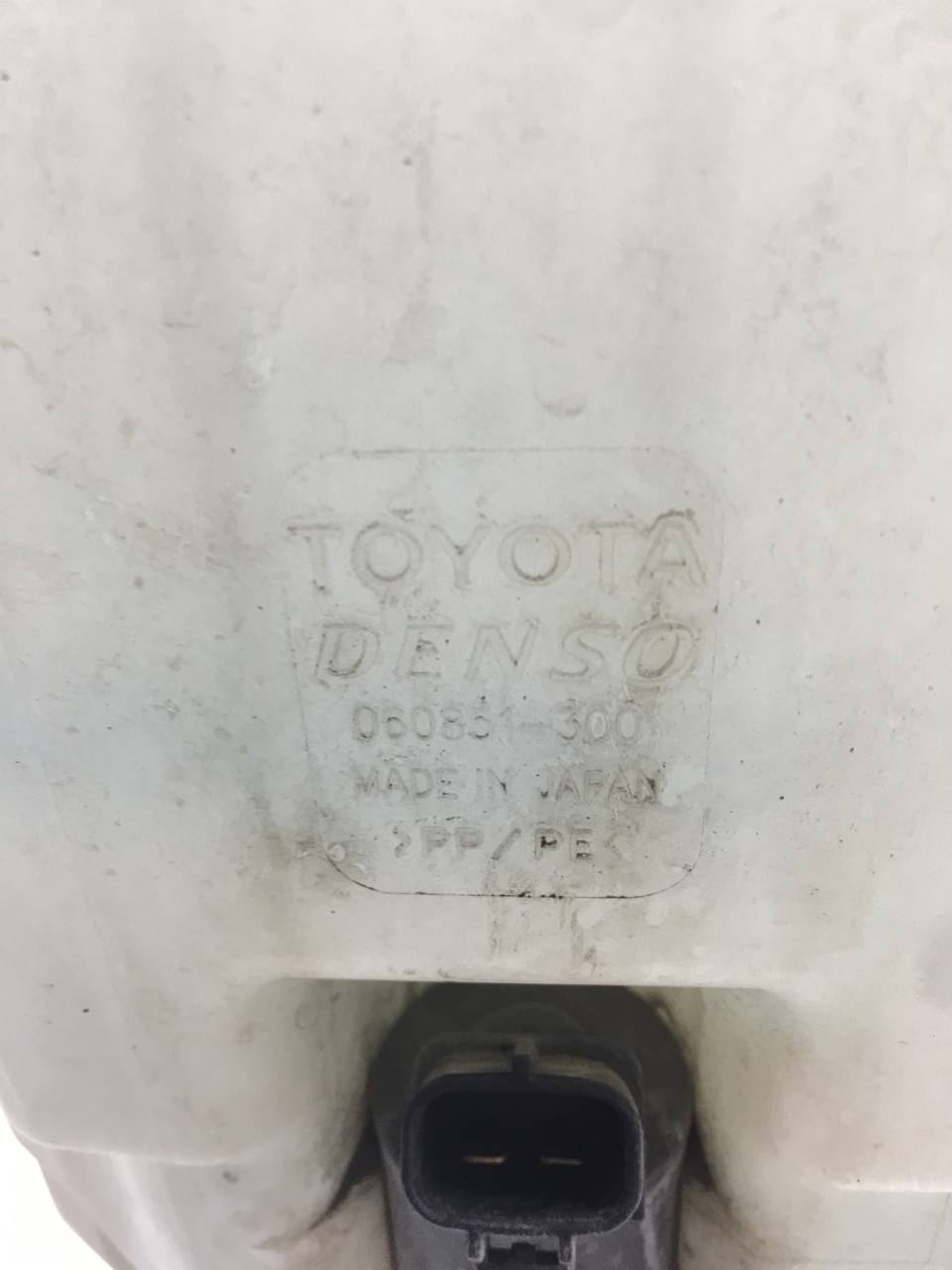 Бачок омывателя лобового стекла Toyota Rav 4 (A30) 2006-2013
