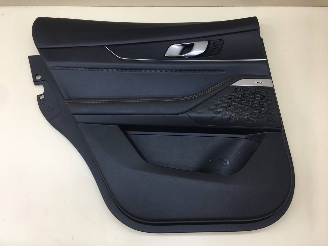 Обшивка двери задней левой Changan UNI-K 2020>