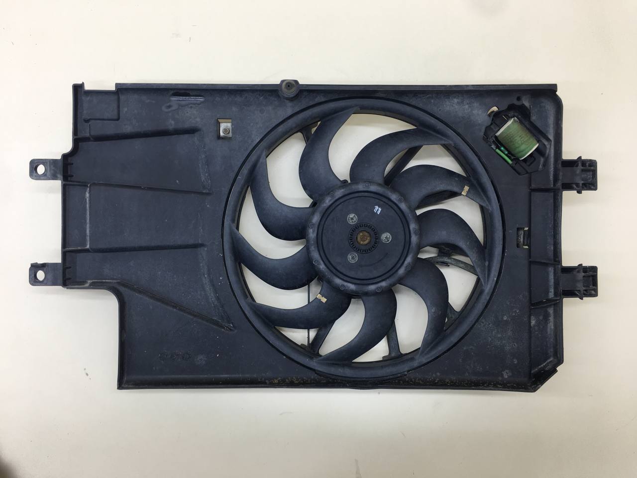 Диффузор вентилятора Lada Granta 2011>