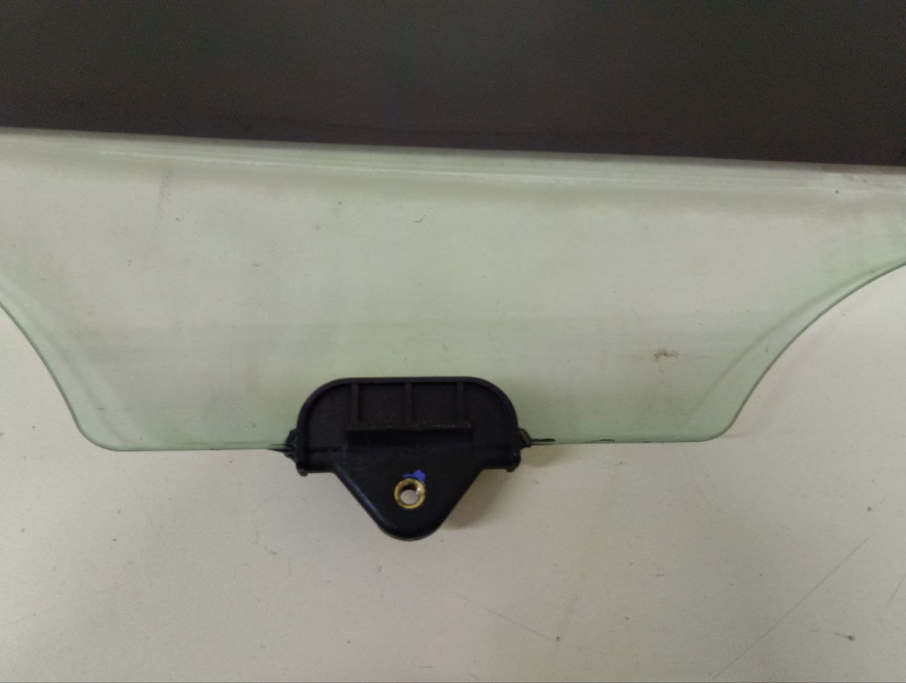 Стекло двери задней левой Kia Venga (YN) 2010-2017