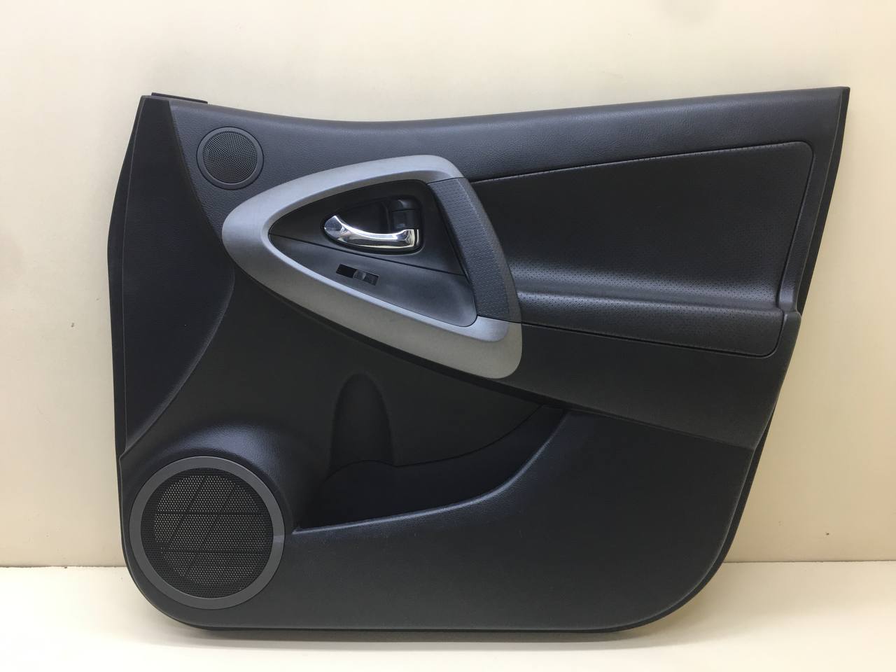 Обшивка двери передней правой Toyota Rav 4 (A30) 2006-2013