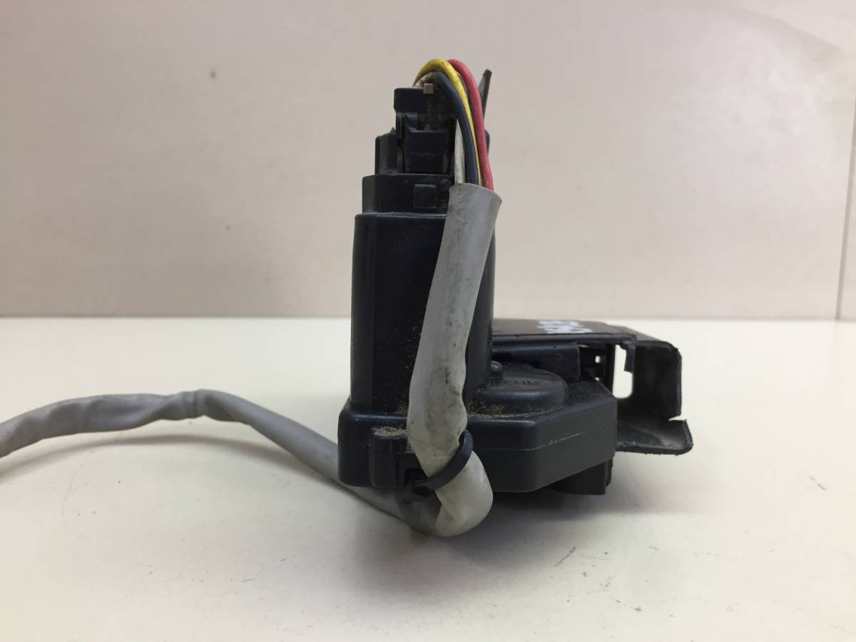 Замок двери передней правой Hyundai Getz 2002-2010