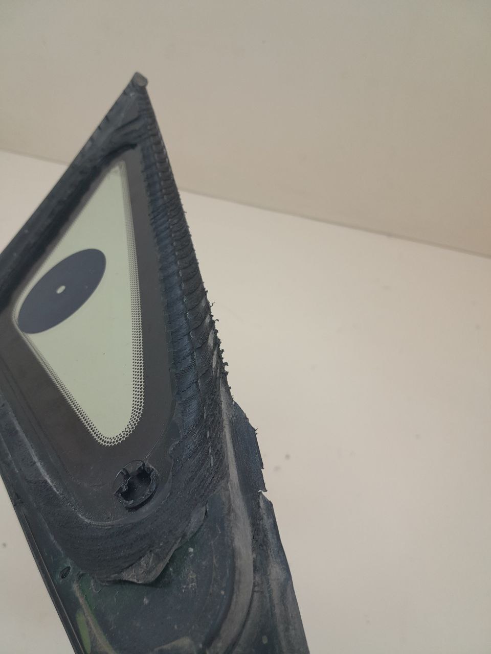 Стекло кузовное глухое левое Mazda CX-7 (ER) 2006-2012