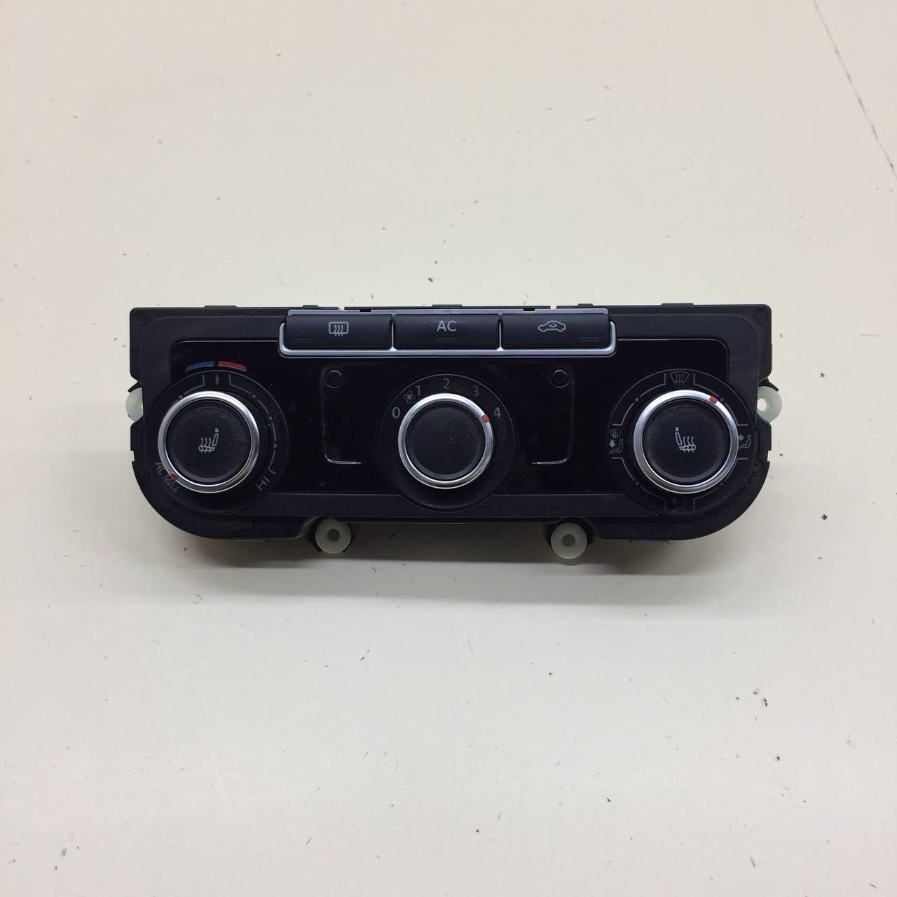 Блок управления климатической установкой Volkswagen Golf 6 (5K) 2009-2013 Блок управления климатической установкой Volkswagen Golf 6 (5K) 2009-2013