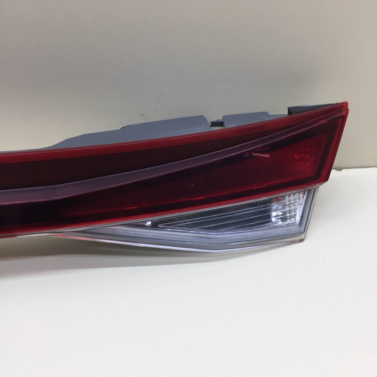 Фонарь задний внутренний левый Hyundai Elantra (CN7) 2020>