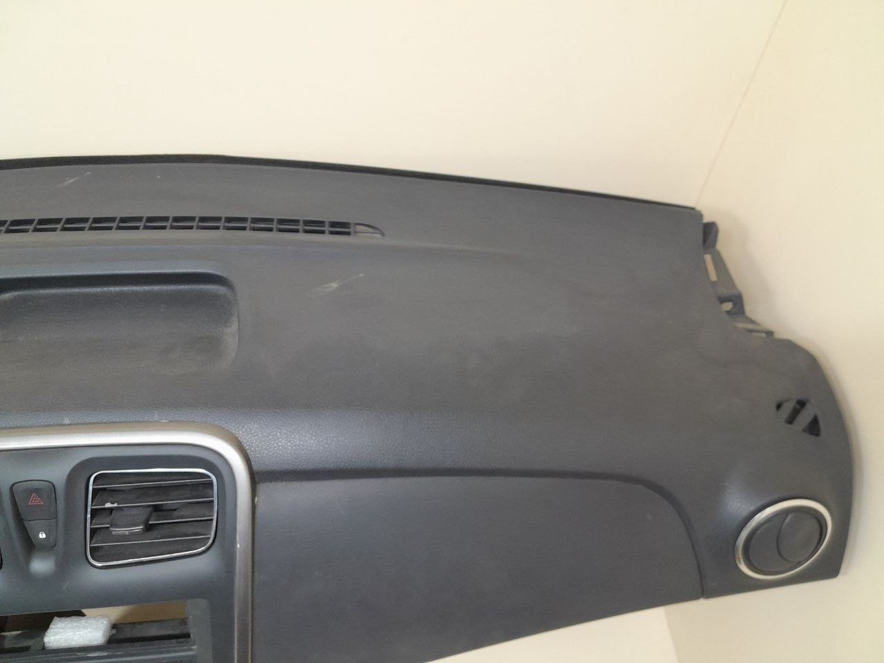 Торпедо Renault Logan (2) 2014> Торпедо Renault Logan (2) 2014>