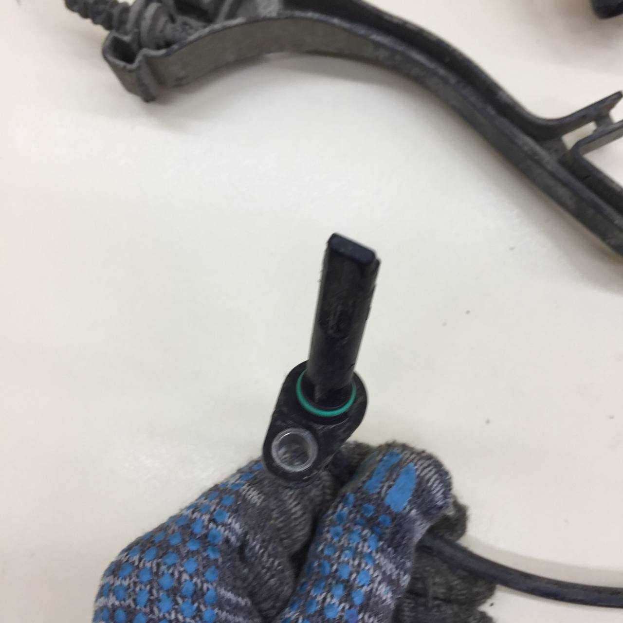 Датчик ABS передний левый Mercedes-Benz C-Class (W205) 2014>