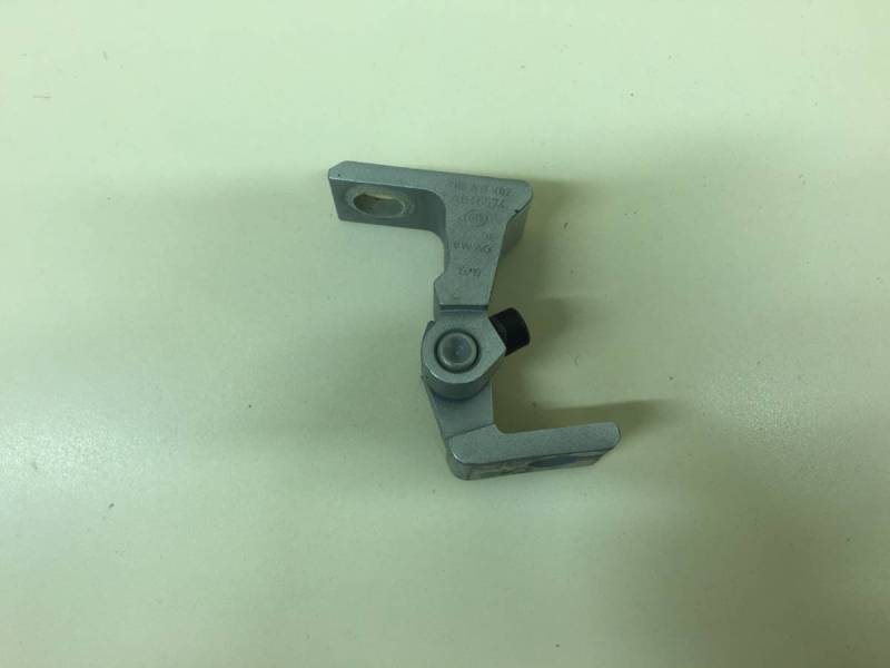 Петля двери Volkswagen Polo (MK5) 2011-2020