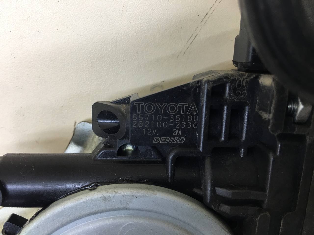Стеклоподъемник электр. задний левый Toyota Ractis (NCP100) 2005-2010