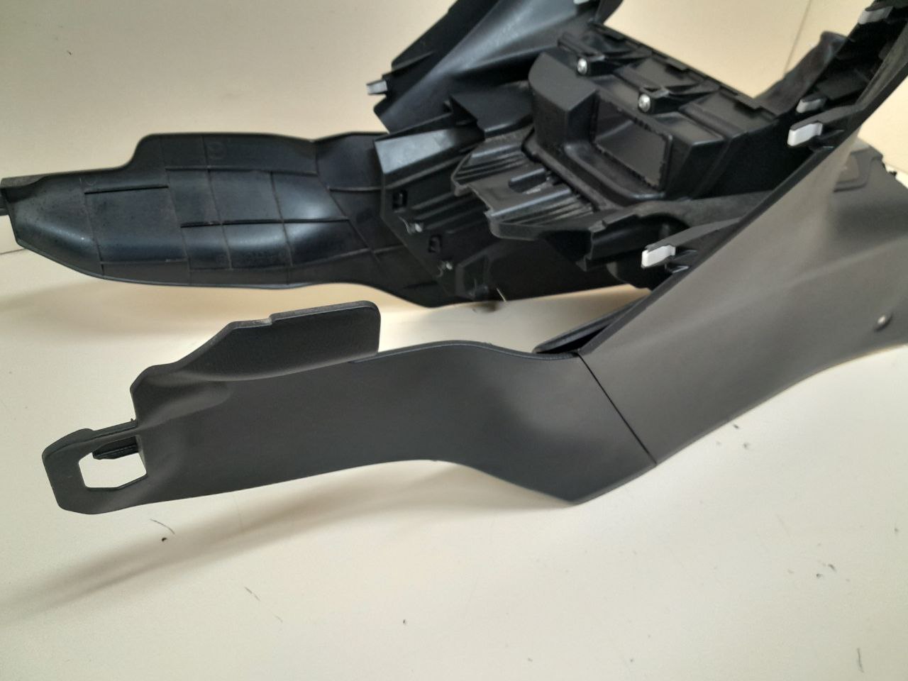 Консоль центральная Mazda Mazda 3 (BM) 2013-2016 Консоль центральная Mazda Mazda 3 (BM) 2013-2016