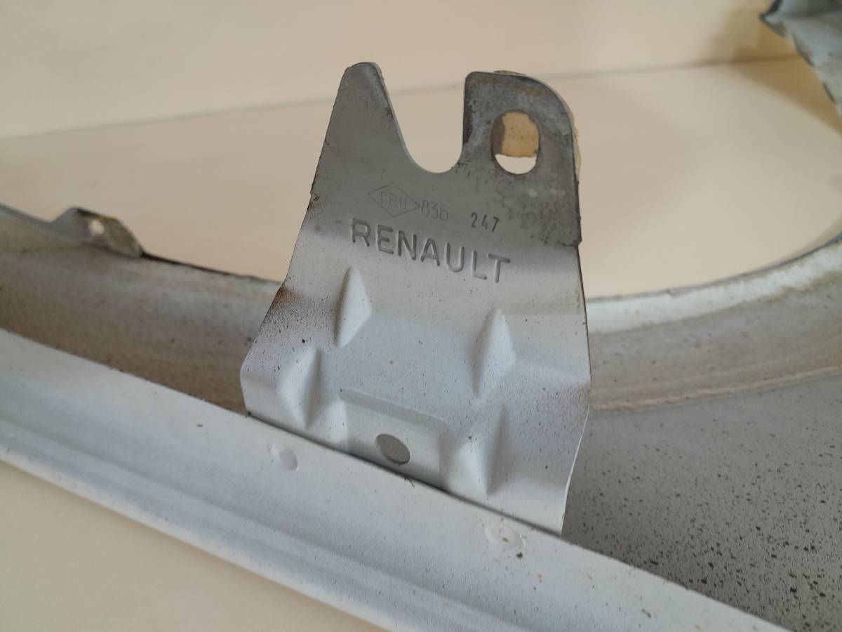 Крыло переднее правое Renault Sandero 2009-2014