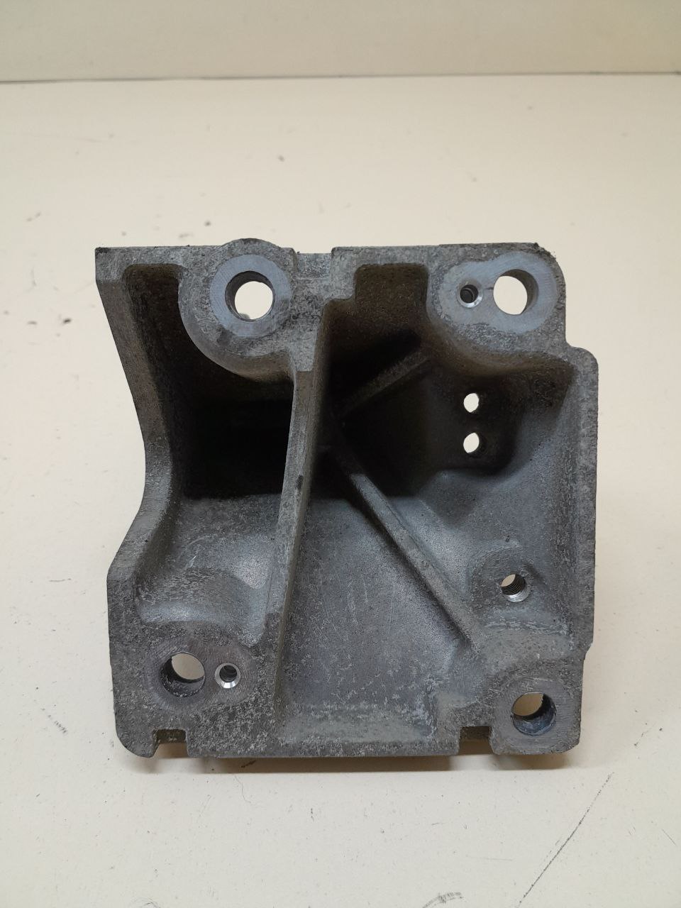 Кронштейн генератора Toyota Rav 4 (A30) 2006-2013 Кронштейн генератора Toyota Rav 4 (A30) 2006-2013