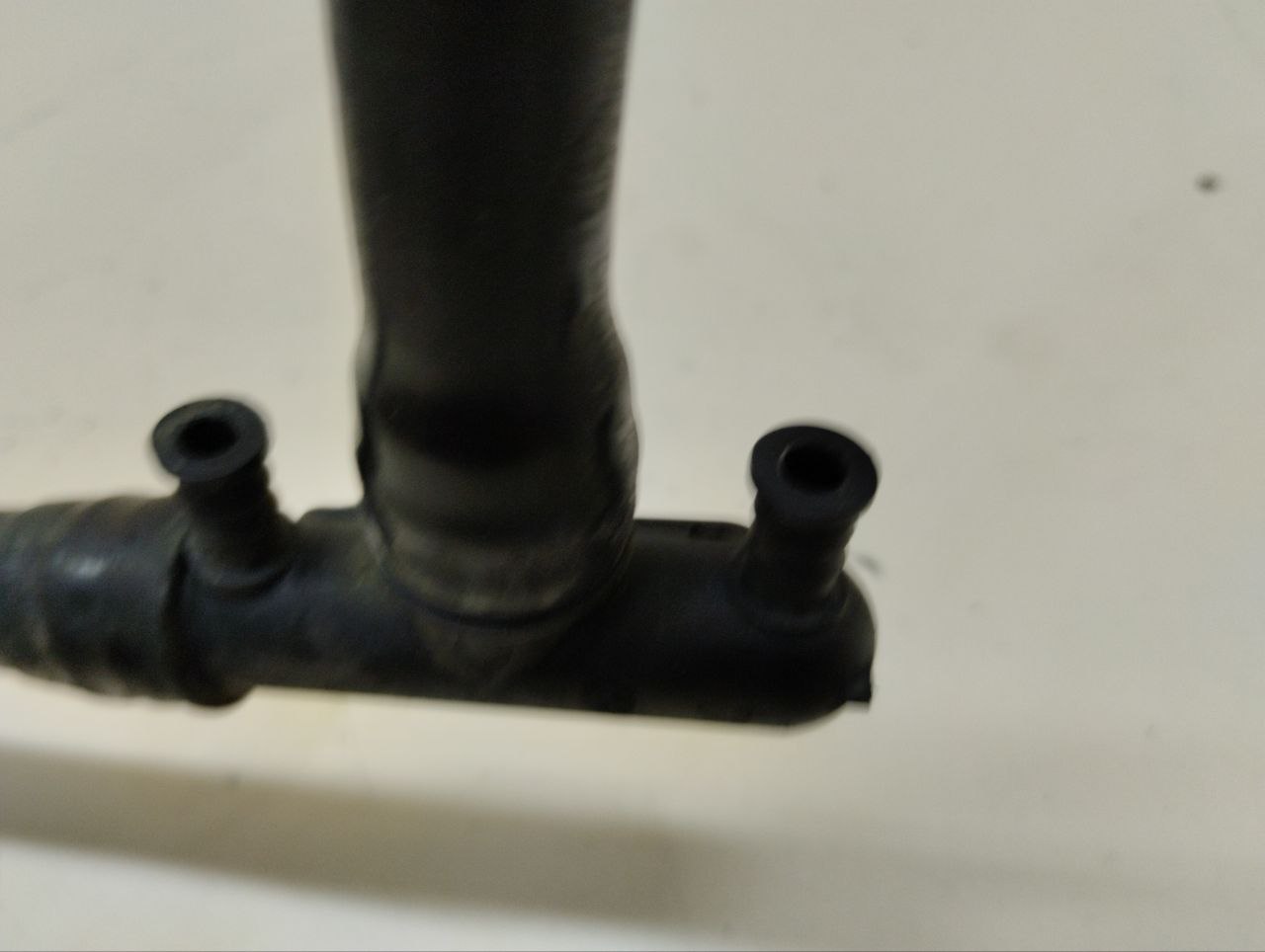Трубка топливная Land Rover Discovery 3 (L319) 2004-2009 Трубка топливная Land Rover Discovery 3 (L319) 2004-2009