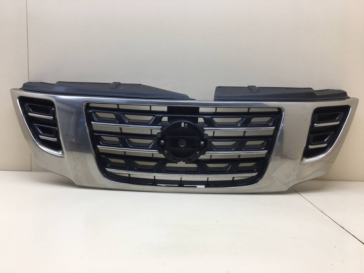 Решетка радиатора Nissan Patrol (Y62) 2010>