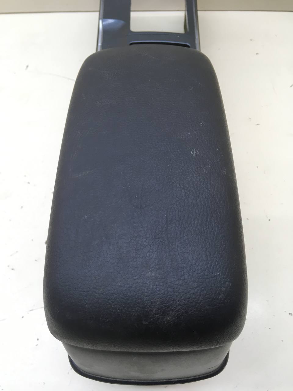 Консоль центральная Mazda Mazda 6 (GG) 2002-2007 Консоль центральная Mazda Mazda 6 (GG) 2002-2007