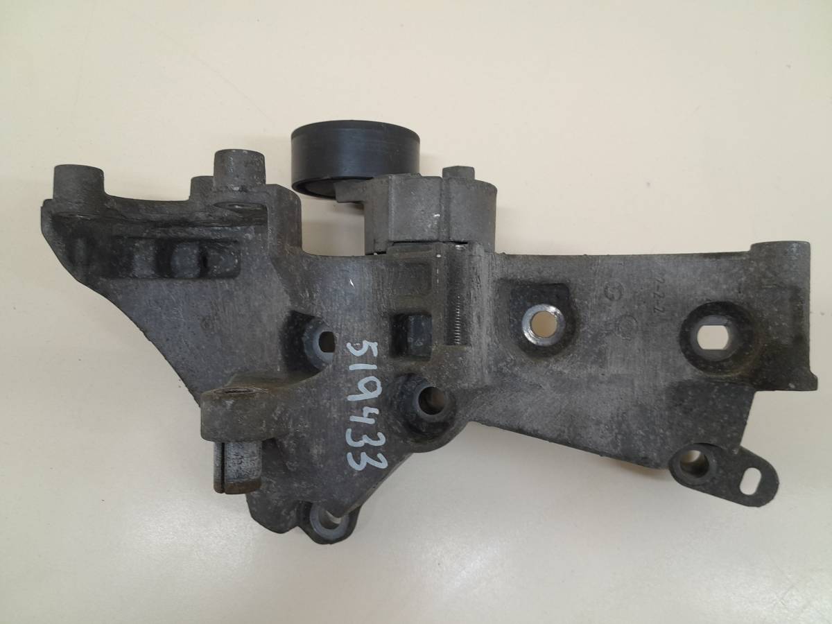 Кронштейн генератора Renault Duster (HSA, HSM) 2012> Кронштейн генератора Renault Duster (HSA, HSM) 2012>