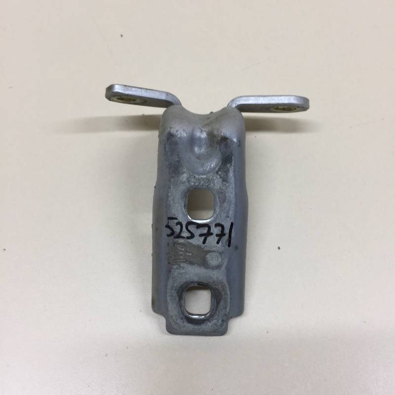 Петля двери передней правой верхняя Chevrolet Cruze (J300) 2009-2016