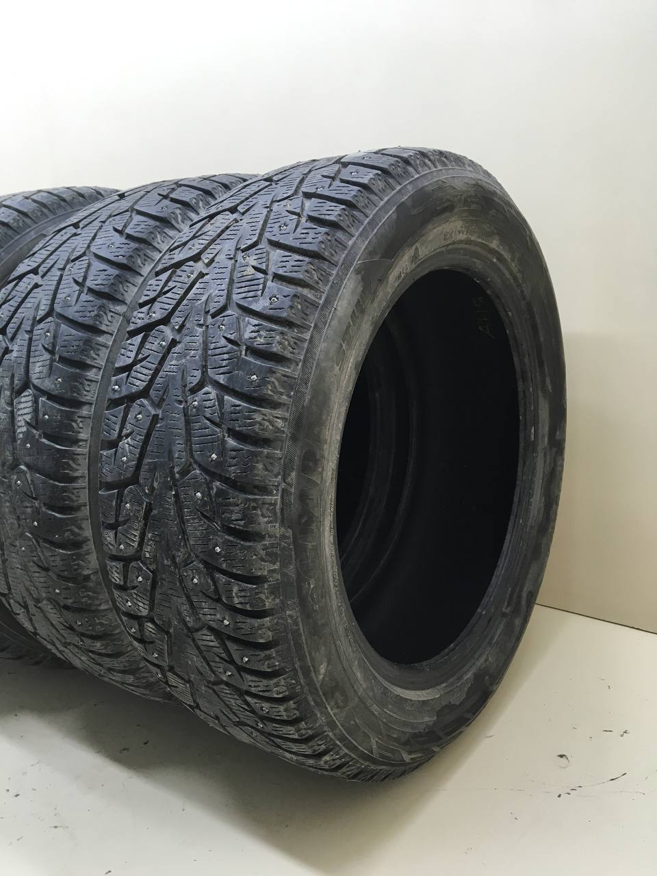 Шины к-кт R18 Зимние шипованные Yokohama Ice Guard