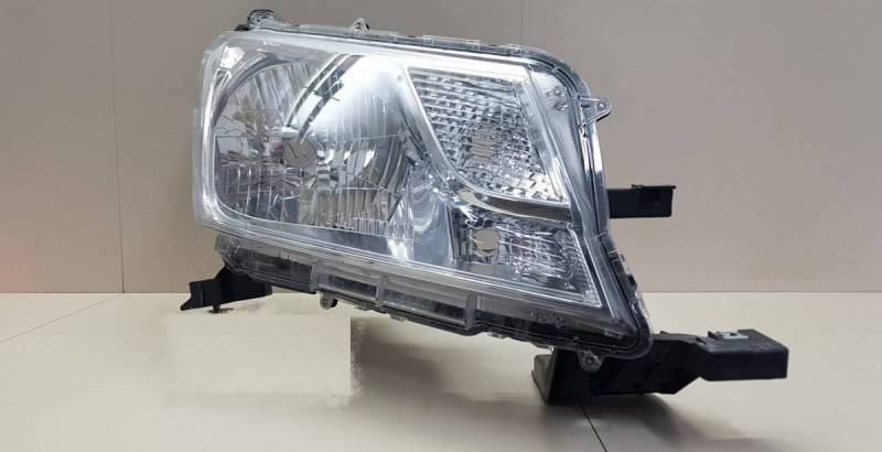 Фара правая Toyota Hiace (H300) 2019>