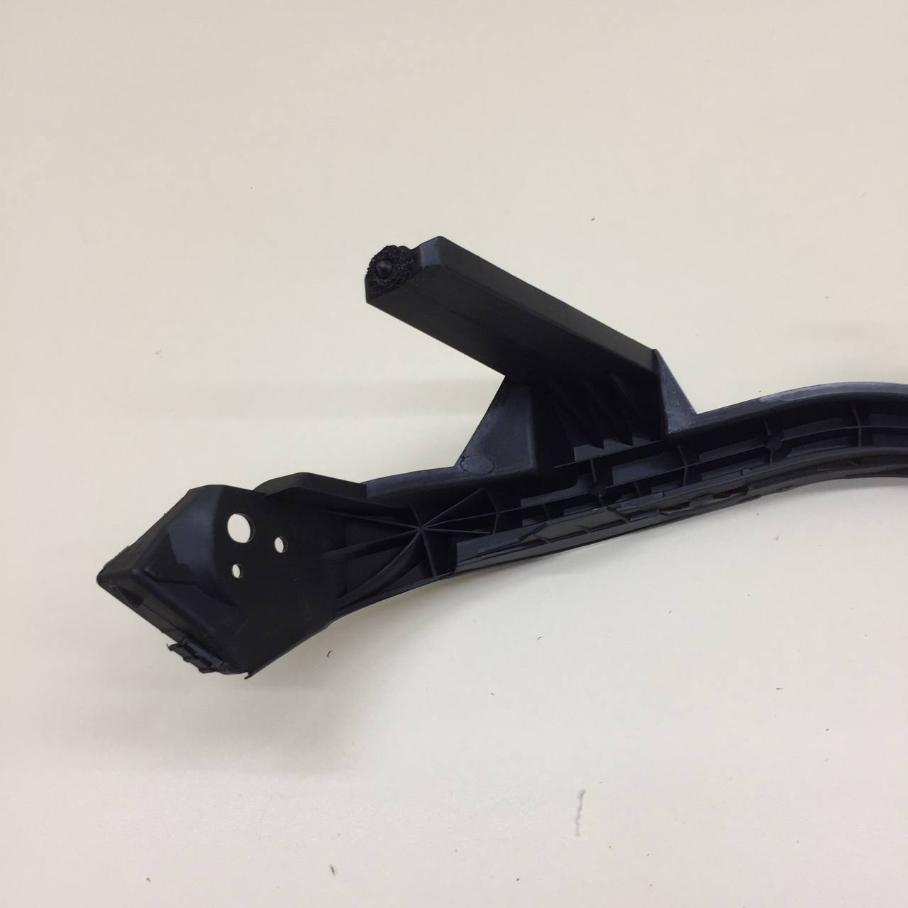 Кронштейн переднего бампера правый Subaru Impreza (GJ/G13) 2011-2014