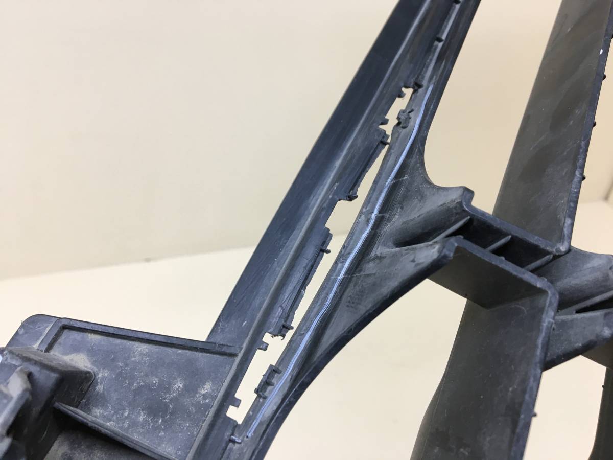 Решетка в бампер центральная Kia Seltos 2019>