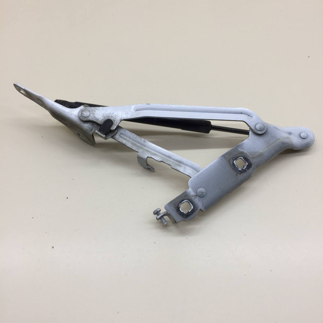 Петля крышки багажника Ford Mondeo 4 2007-2015