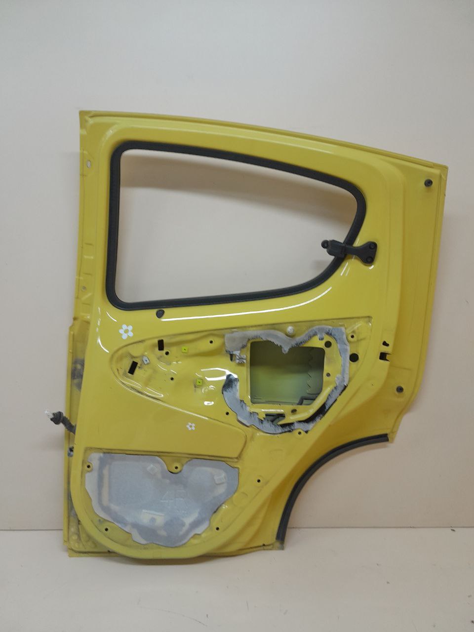 Дверь задняя правая Peugeot 107 2006-2014 Дверь задняя правая Peugeot 107 2006-2014