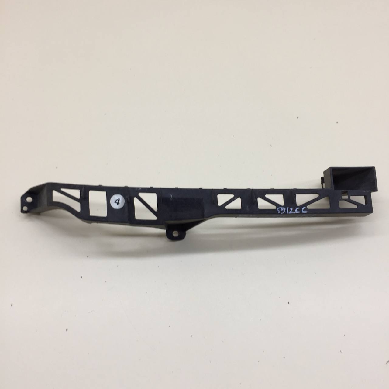 Кронштейн фар правый Mazda Mazda 3 (BK) 2002-2009