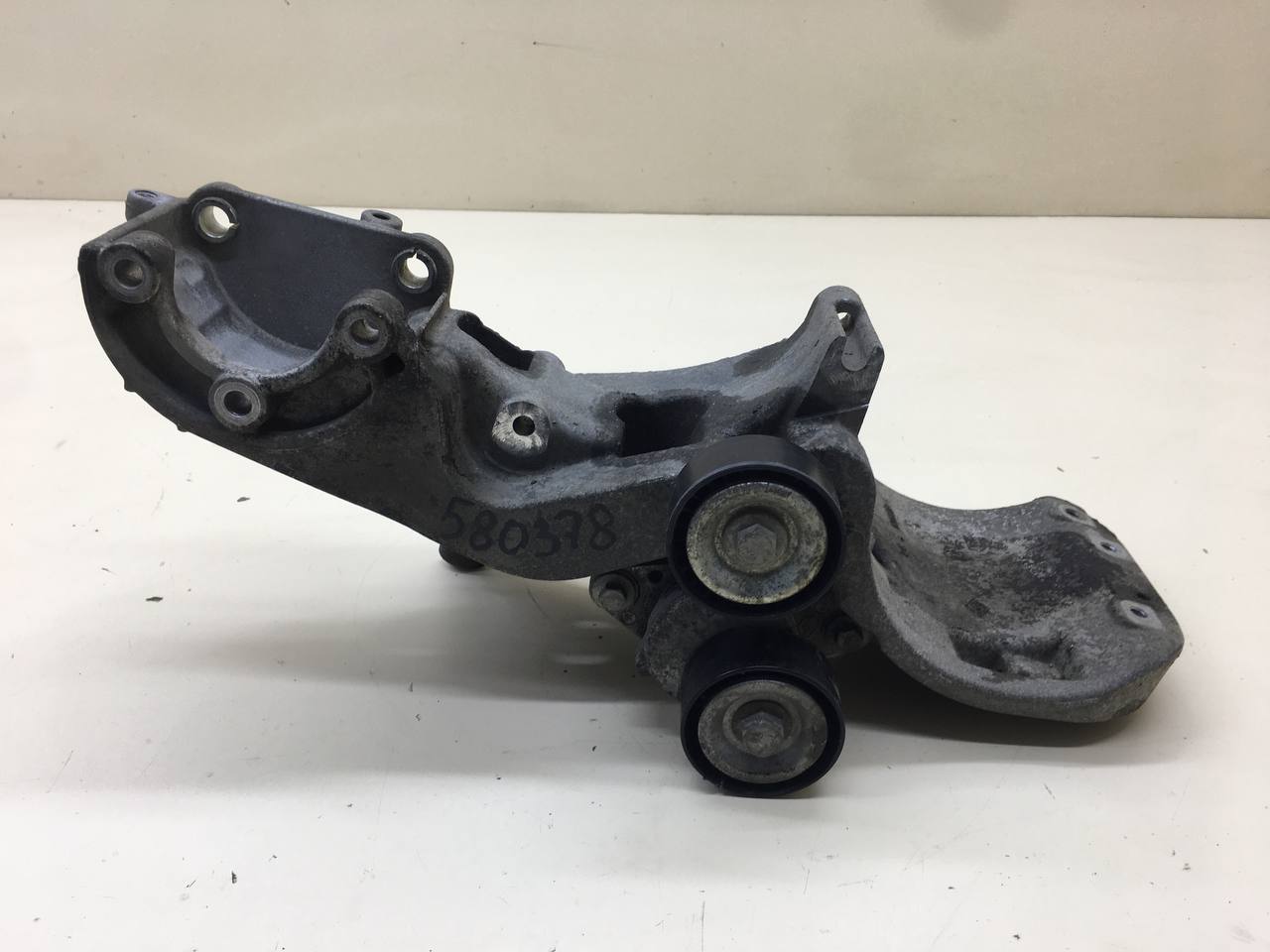 Кронштейн генератора Renault Sandero 2009-2014 Кронштейн генератора Renault Sandero 2009-2014