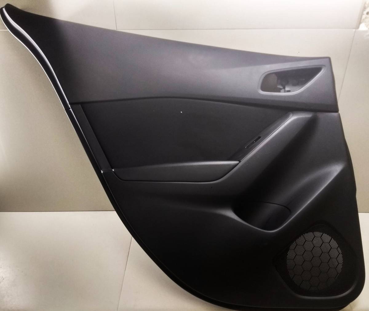 Обшивка двери задней левой Mazda Mazda 3 (BM) 2013-2016