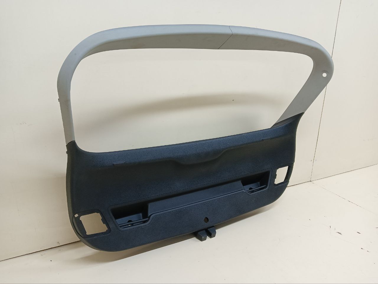 Обшивка двери багажника Opel Astra J 2010-2017