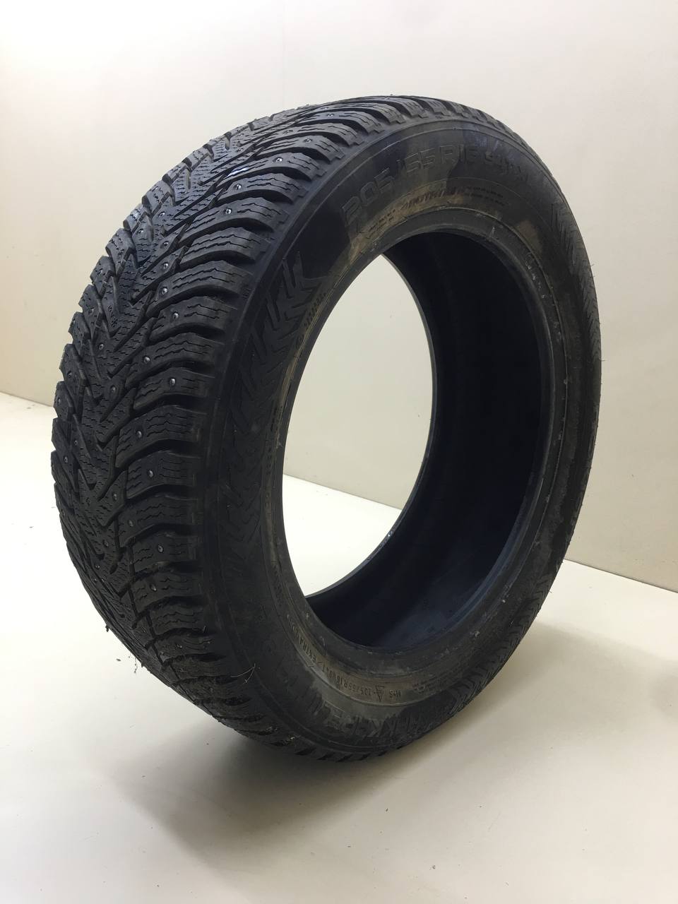 Шины R16 Зимние шипованные Nokian Hakkapelitta 8. 
