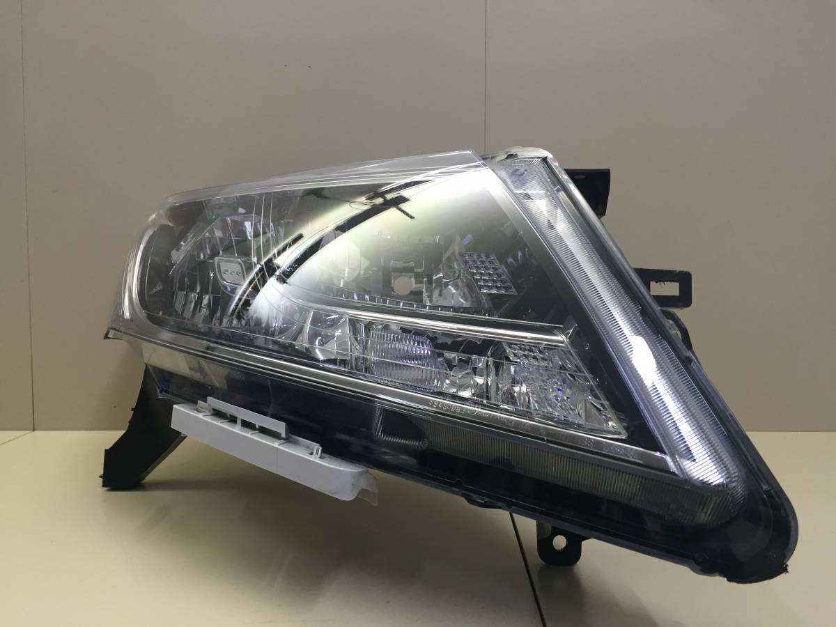 Фара правая Nissan Pathfinder (R52) 2014>