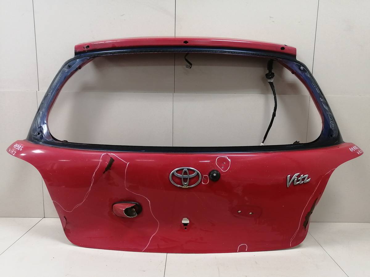 Дверь багажника Toyota Vitz (P10) 1999-2005 Дверь багажника Toyota Vitz (P10) 1999-2005
