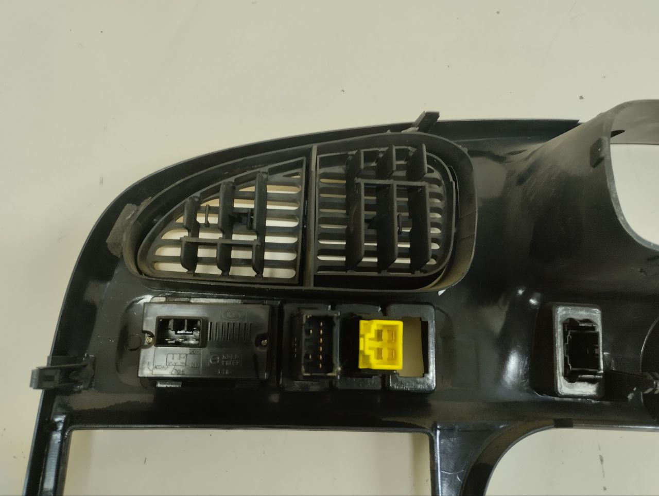 Накладка торпедо Kia Spectra (SD) 2004-2011 Накладка торпедо Kia Spectra (SD) 2004-2011