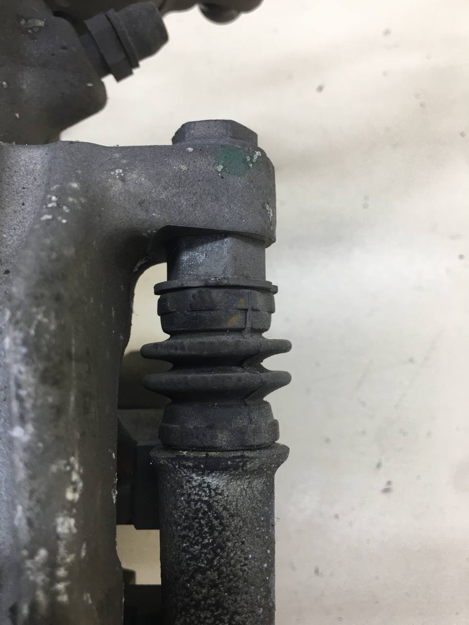 Суппорт задний левый Volkswagen Jetta (A6) 2010-2019