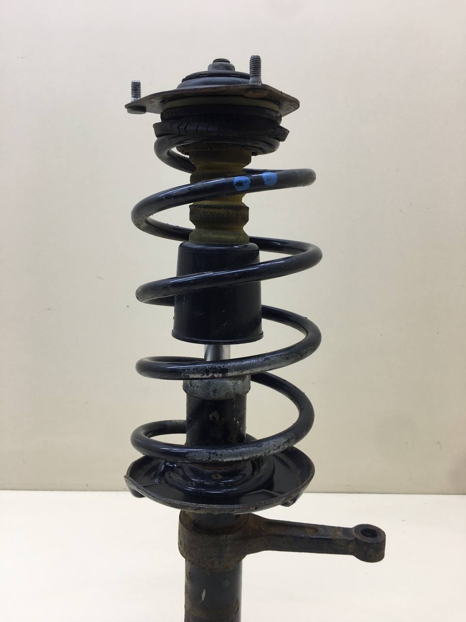 Амортизатор передний левый Lada Priora 2007-2018