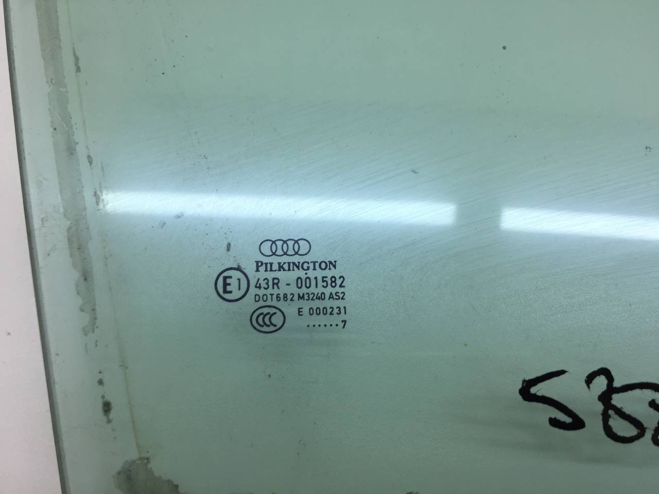 Стекло двери передней правой Audi Q7 (4L) 2005-2015