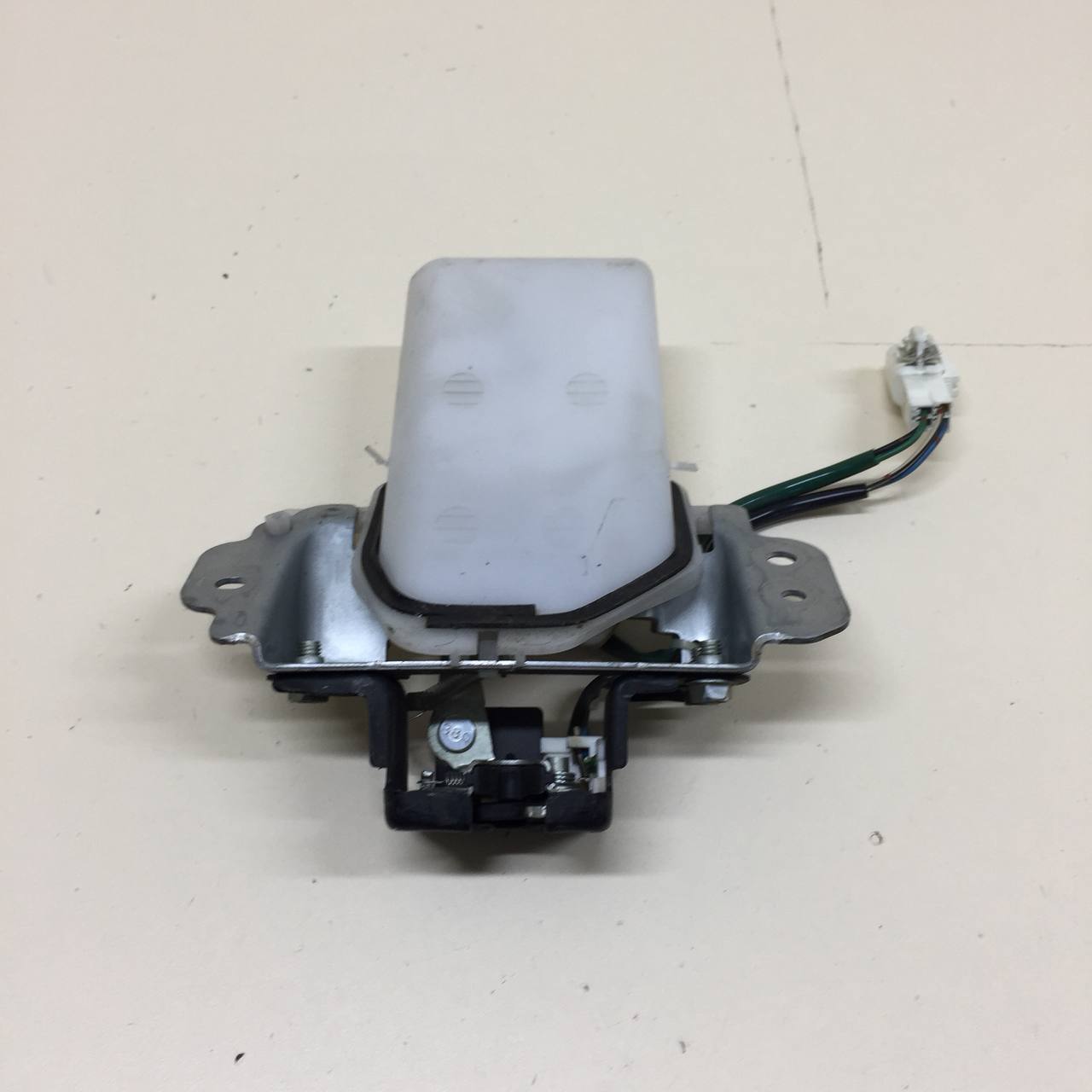Замок багажника Toyota Land Cruiser Prado (J150) 2009-2022 Замок багажника Toyota Land Cruiser Prado (J150) 2009-2022