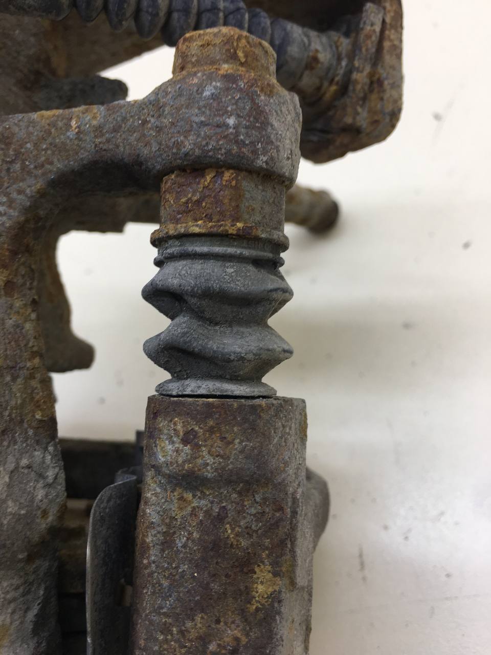 Суппорт задний правый Hyundai Solaris (RB) 2010-2017