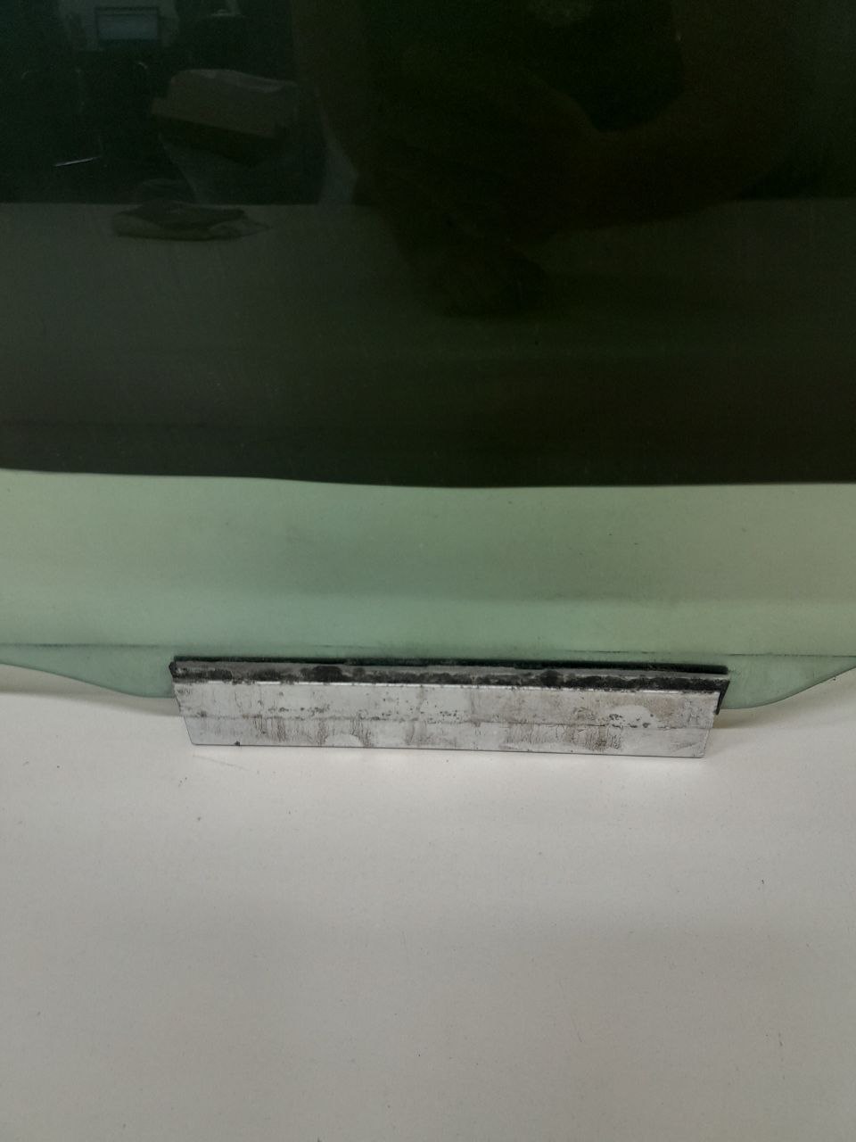 Стекло двери задней левой Opel Zafira (B) 2005-2012