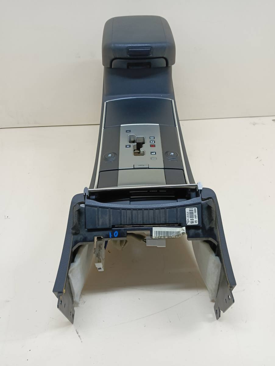 Консоль центральная Hyundai ix55 2007-2013 Консоль центральная Hyundai ix55 2007-2013